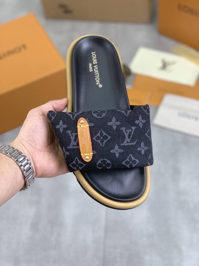 工厂价 实价 原单品质 Louis Vuitton 官网爆款路易威登 Lv情侣款拖鞋 专柜同步发售 ！意大利进口原版鸵鸟纹皮面 原厂特供原版底 码数：35-44