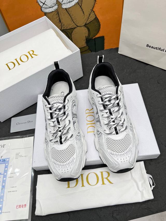 Dior迪奥 码数：女35-41男39-45 女40.41男45订做 这款 Dior Chrono 运动鞋是二零二四秋季新品，以 Dior 的高订风格重新演