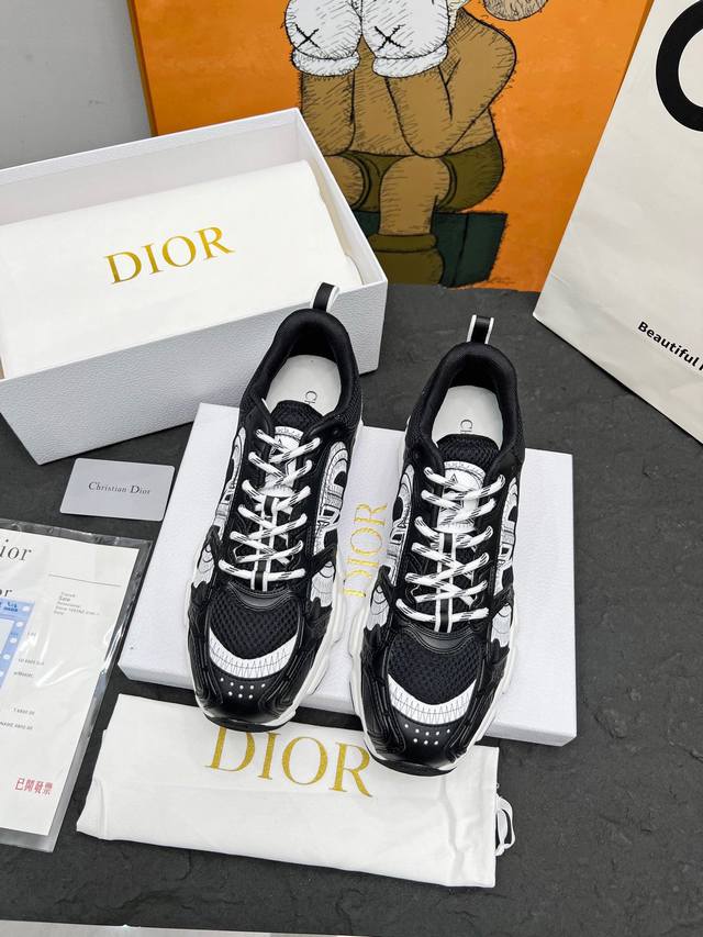 Dior迪奥 码数：女35-41男39-45 女40.41男45订做 这款 Dior Chrono 运动鞋是二零二四秋季新品，以 Dior 的高订风格重新演