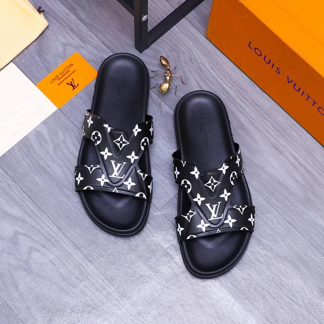 商品商标：Louis Vuitton 路易威登 拖鞋 正码码数 38-45 商品材料：精选牛皮印花材料 羊皮内里 原版大底