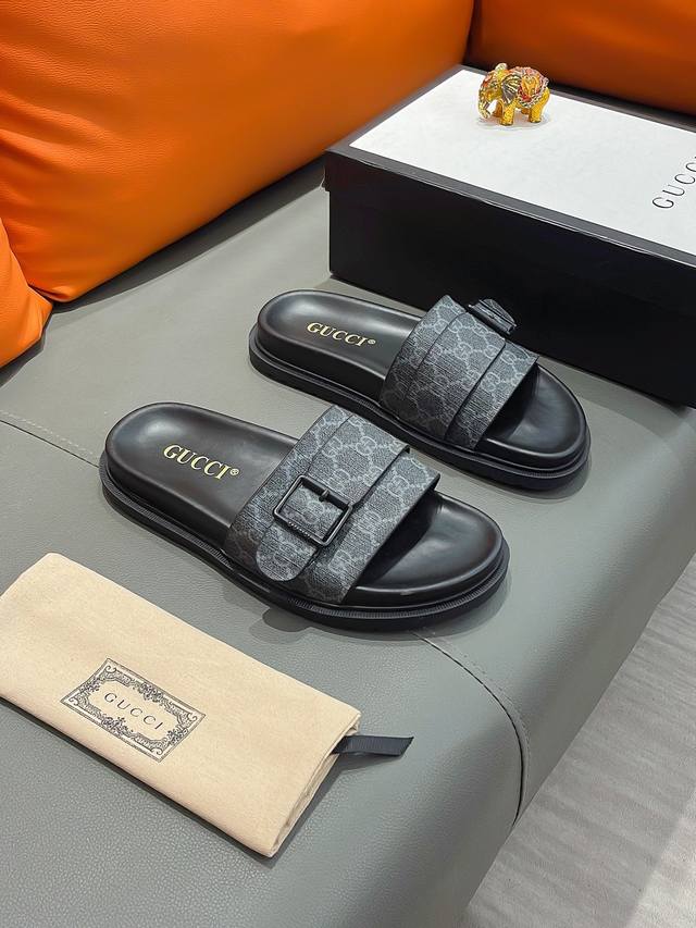 商品名称：Gucci 古驰 正规码数 38-44 拖鞋 商品材料：精选进口原版面料，原厂特供原版底。