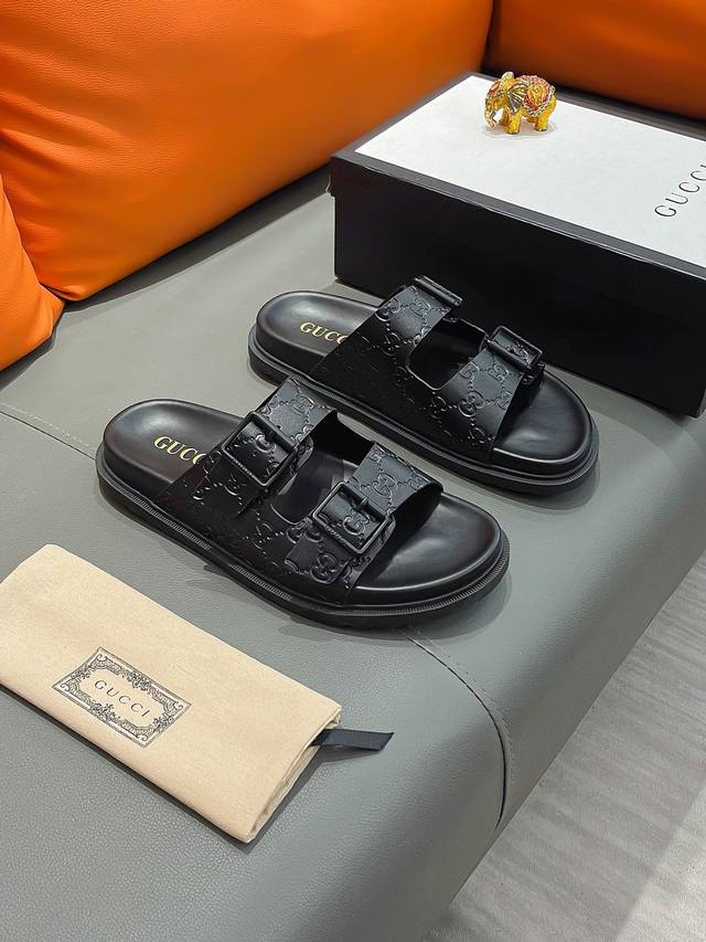 商品名称：Gucci 古驰 正规码数 38-44 拖鞋 商品材料：精选进口原版面料，原厂特供原版底。