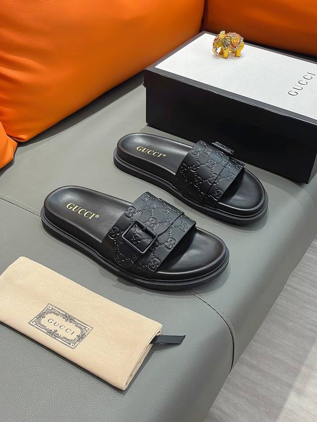 商品名称：Gucci 古驰 正规码数 38-44 拖鞋 商品材料：精选进口原版面料，原厂特供原版底。