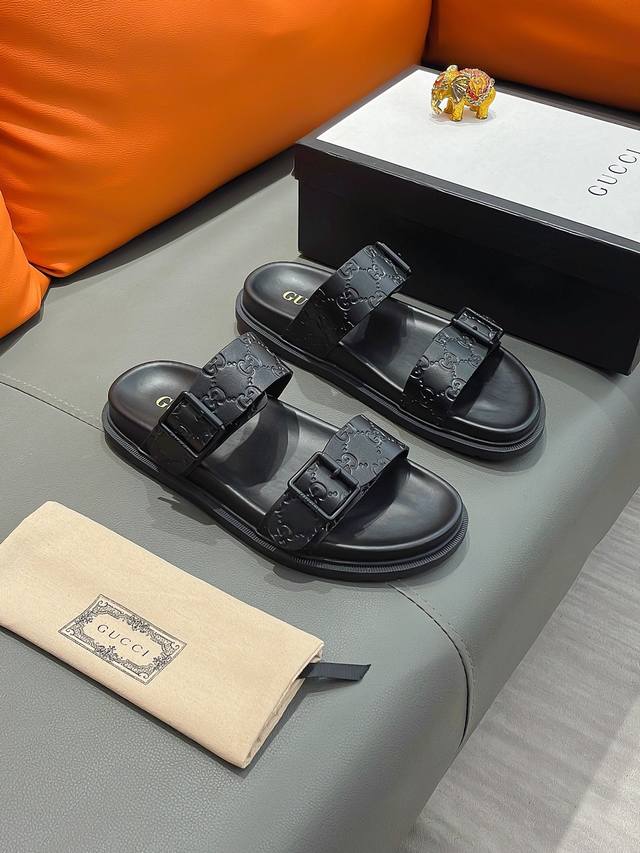 商品名称：Gucci 古驰 正规码数 38-44 拖鞋 商品材料：精选进口原版面料，原厂特供原版底。