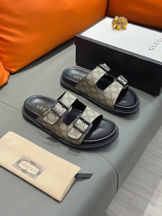 商品名称：Gucci 古驰 正规码数 38-44 拖鞋 商品材料：精选进口原版面料，原厂特供原版底。