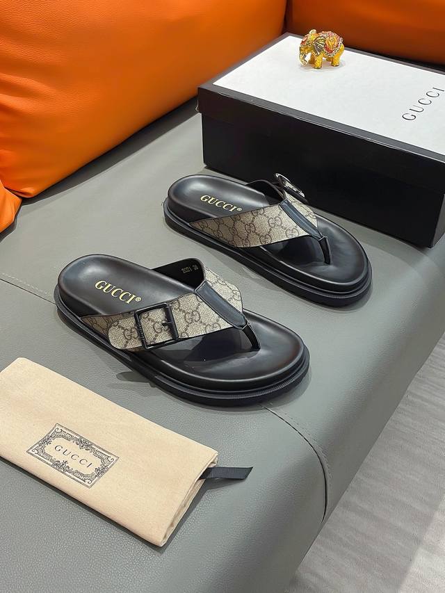 商品名称：Gucci 古驰 正规码数 38-44 拖鞋 商品材料：精选进口原版面料，原厂特供原版底。