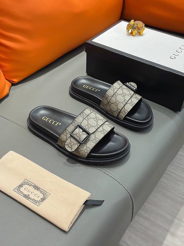 商品名称：Gucci 古驰 正规码数 38-44 拖鞋 商品材料：精选进口原版面料，原厂特供原版底。