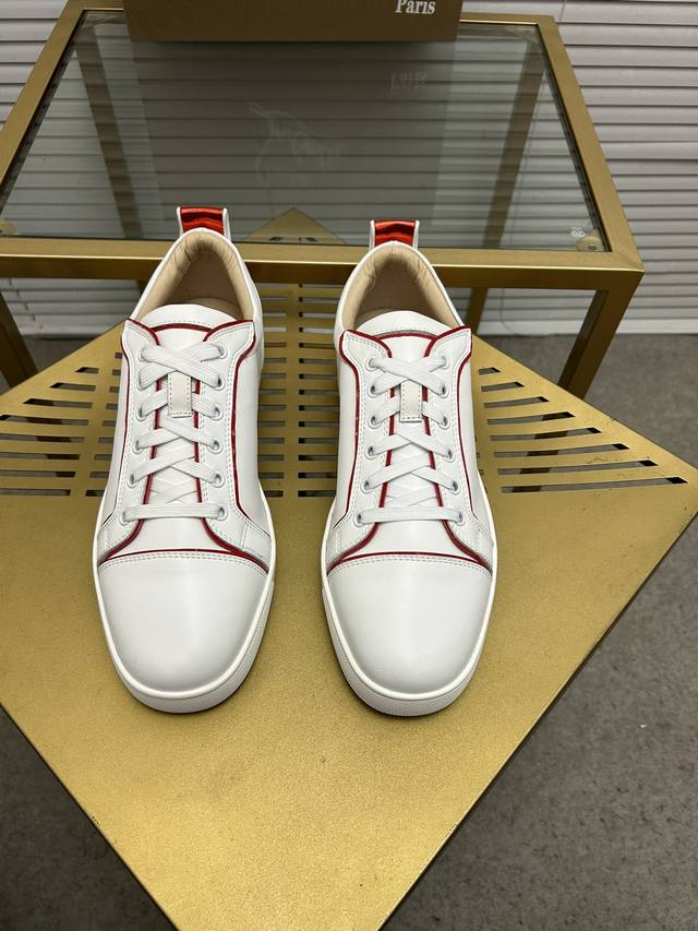 定做款 出厂价 。Christian Louboutin Cl红底鞋 专柜系列，情侣休闲板鞋 独家热款发布活动乳胶垫脚成品大底车线女35-40#男38#-46,