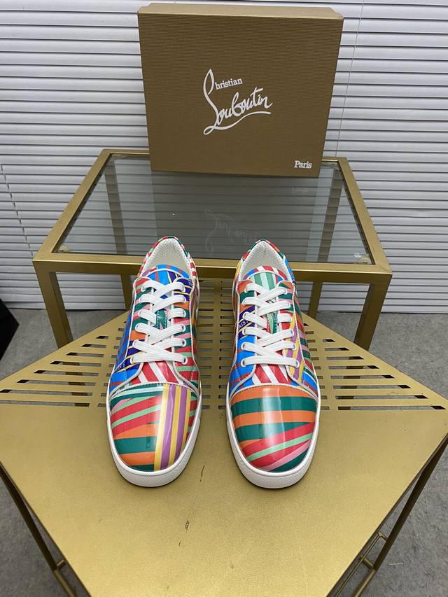 定做款 出厂价 。Christian Louboutin Cl红底鞋 专柜系列，情侣休闲板鞋 独家热款发布活动乳胶垫脚成品大底车线女35-40#男38#-46,