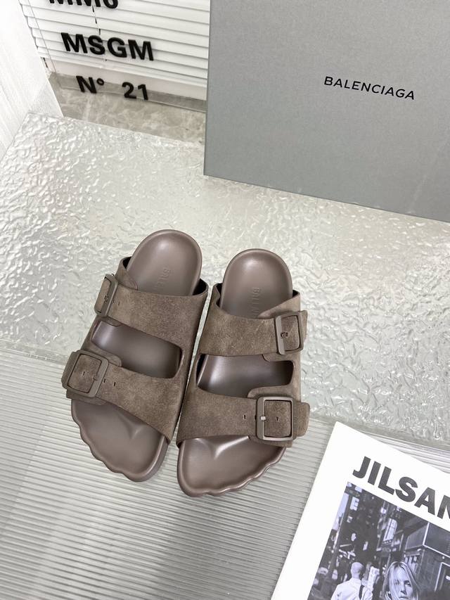 男10 Balenciaga 巴黎世家sunday Mule 情侣款五趾系列 巴黎世家的设计风格一直以来都是风格明显.暗黑.机车.夸张不走寻常路的 这双demn