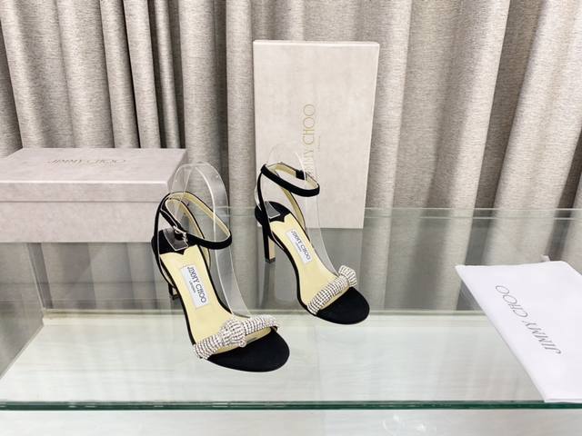 Jimmy Choo 吉米周密镶水钻足踝系带高跟鞋 高品质 超多明星穿的一款凉鞋 面料采用羊猄，内里羊皮 水钻原版定制意大利真皮大底 跟高:8.5Cm 码数:3