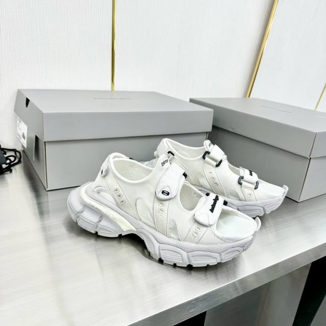 Balenciaga巴黎世家3Xl新款情侣沙滩凉鞋 7层组合大底原版本 新款凉鞋鞋强势出货 重工打造 所有配件均通过定做出产正品裁片 正确字体电绣 粗细、位置、