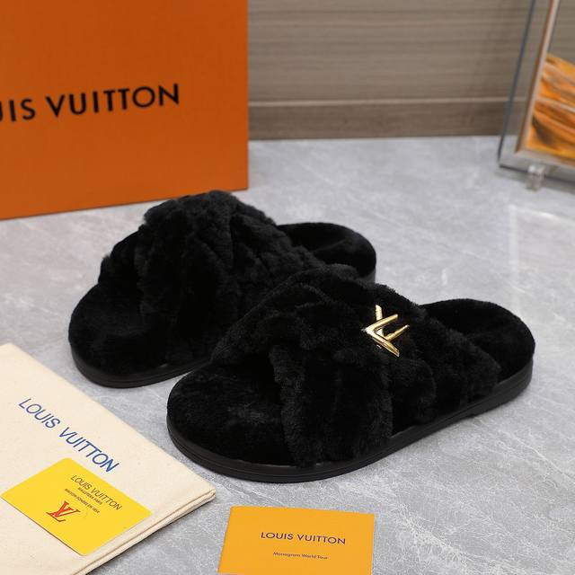 已认证 Louis Vuitton Ss24 New Arrival～ L家2024秋冬｜平底羊毛拖鞋新品 超舒适的lv双带毛拖 简约随性 时髦有范， 慵懒又不