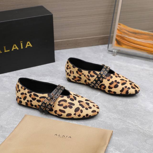 最高版本 Alaia Alaia Sf24新品 阿莱亚 稻草平底芭蕾舞鞋. 原版购入法国一线奢侈品牌alaia品牌源自其创始人，Azzedine Alaia是上