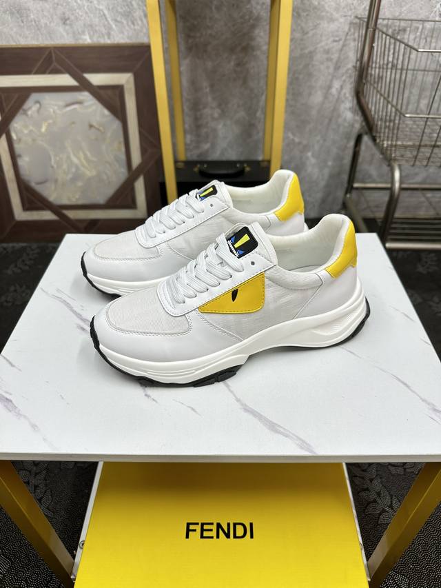 Fendi-芬迪 经典款运动休闲鞋时下新品，采用牛皮面料舒适真皮内里。完美楦型，大方时尚的设计，吸引了众多消费者的追捧，码数：38-44。 45定做不退换 两色