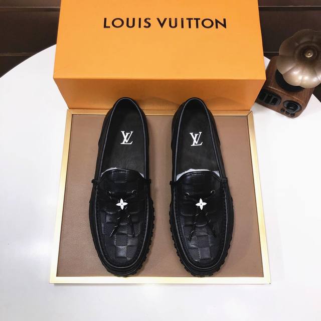 工厂批 Louis Vuitton 原单 新款lv路易威登 * 顶级版本 Lv经典豆豆鞋！选用进口原版单牛皮 原版真皮边条拼接耐磨橡胶大底！高品质精品！码数38 - 点击图像关闭