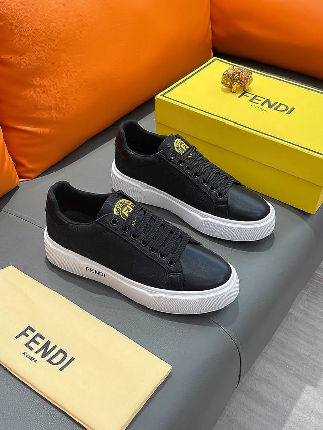 商品名称：Fendi 芬迪 正规码数 38-44 休闲鞋 商品材料：精选 牛皮鞋面，柔软羊皮内里；原厂大底。