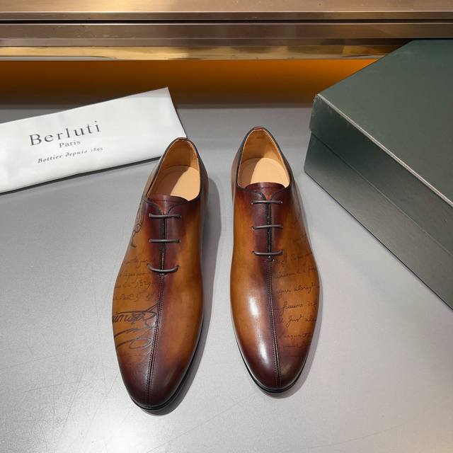 Berluti 高端精品 擦色手绘进口牛皮，意大利原版真皮大底，牛皮内里垫脚。 四季新款alessandro Demesure系列，专业的patina染色处理，