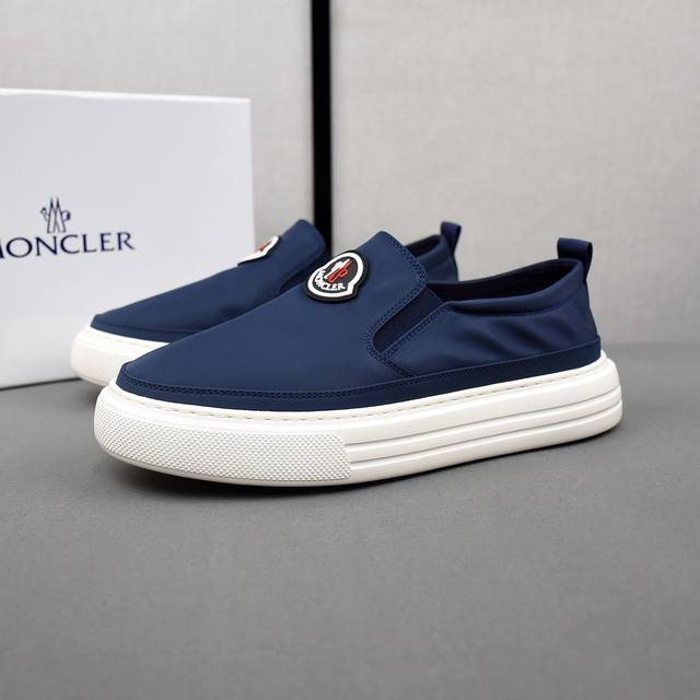 Moncler 蒙口 批 。透气小布鞋，鞋面采用舒适透气布料，超轻软橡胶大底。男款38-44。