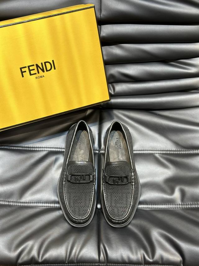 Fendi 顶级 -Size 39-44 38，45可订做 高端品质 Fend*芬迪 男士正装休闲皮鞋，高端大气，英伦气质单品，小牛皮透气内里，进口tpu橡胶大