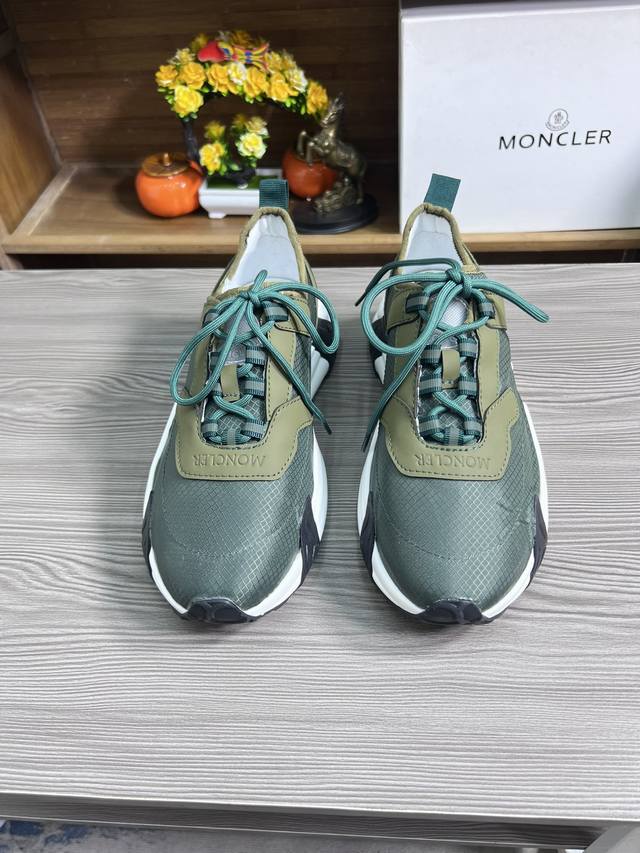 出厂价 品牌 蒙口moncler 尺码：38-45 可定做46 等级：高版本 材料 夏季新款 款式类别：原版进口胶料材质 拼色设计原版弹力防滑大底 - 点击图像关闭