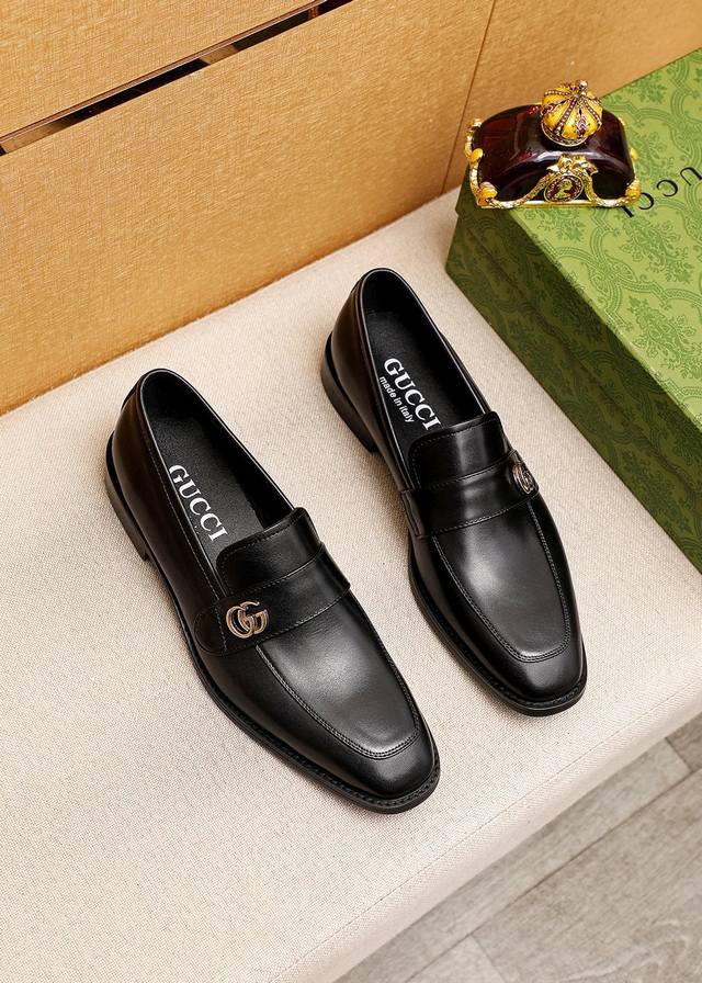 商品商标：Gucci 古驰 休闲皮鞋 正码码数 39-44 38.45.46订制 商品材料：精选 进口头层小牛皮鞋面+奢华五金扣，进口羊皮内里。强烈立体视觉效果