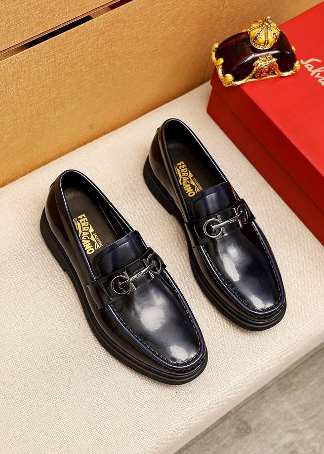 商品商标：Ferragamo 菲拉格慕 休闲皮鞋 正码码数 38-44 45订制 商品材料：精选 进口头层开边珠牛皮鞋面+奢华五金扣，进口水染牛皮内里。强烈立体