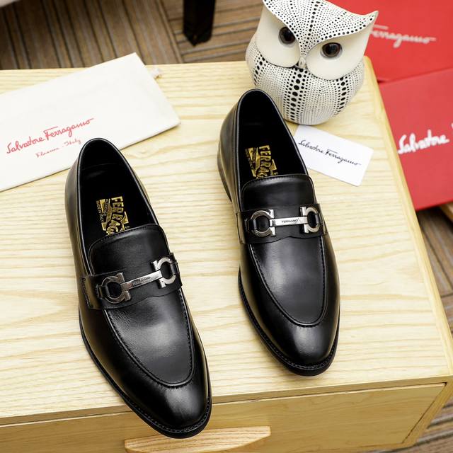 工厂价 菲拉格幕 Ferragamo 新款男士休闲套脚鞋官网原版1:1开模，原单品质做工精细，高端奢华鞋面采用进口意大利头层牛皮奢华皮内里橡胶耐磨防滑大底，穿着