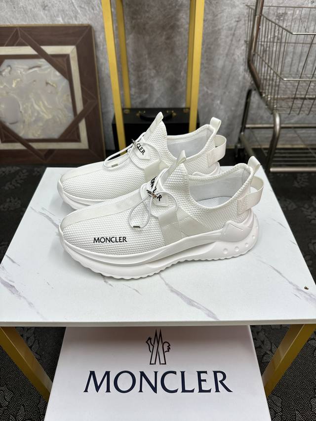 Moncler 休闲运动鞋，头层牛皮搭进口网布面料柔软舒适透气 一脚蹬设计理念合脚大气 真头层羊皮内里透气 橡胶大底耐磨防滑舒适度非常不错size:38-46