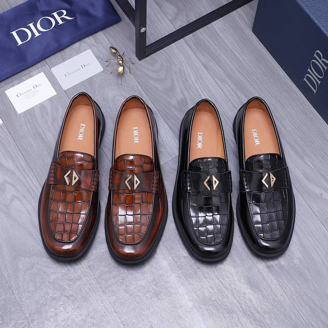 商品商标：Dior 迪奥 休闲鞋 正码码数 38-44 商品材料：精选牛皮纹牛皮鞋面 水染牛皮内里 原版大底