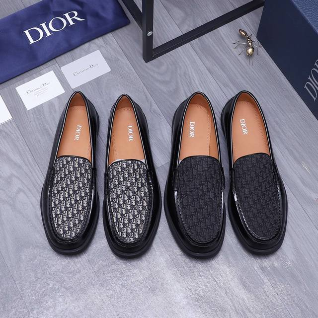 商品商标：Dior 迪奥 休闲鞋 正码码数 38-44 商品材料：精选牛皮拼接鞋面 水染牛皮内里 原版大底