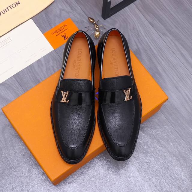 商品商标：Louis Vuitton 路易威登 商务正装皮鞋 正码码数 38-45 商品材料：精选小荔纹牛皮鞋面 羊皮内里 原版大底