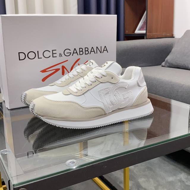 商品商标 Dolce&Gabbana 杜嘉&班纳 正码码数 38-44，45定做 商品材料 鞋面意大利牛皮拼接鞋面，羊皮垫毛巾布内里，鞋底：原厂特供原版橡胶组合