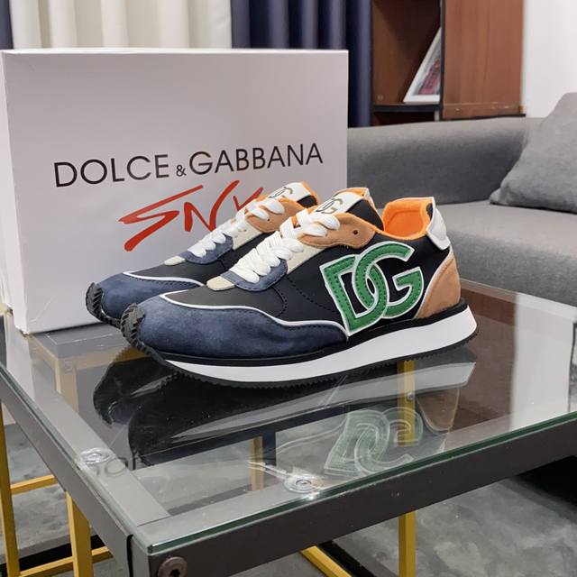 商品商标 Dolce&Gabbana 杜嘉&班纳 正码码数 38-44，45定做 商品材料 鞋面意大利牛皮拼接鞋面，羊皮垫毛巾布内里，鞋底：原厂特供原版橡胶组合