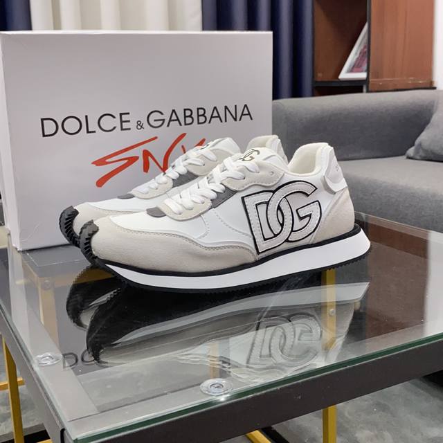 商品商标 Dolce&Gabbana 杜嘉&班纳 正码码数 38-44，45定做 商品材料 鞋面意大利牛皮拼接鞋面，羊皮垫毛巾布内里，鞋底：原厂特供原版橡胶组合