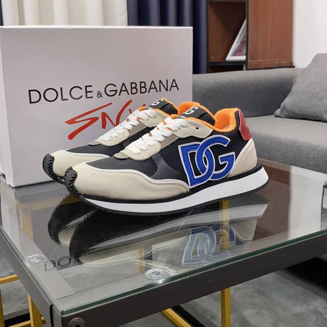 商品商标 Dolce&Gabbana 杜嘉&班纳 正码码数 38-44，45定做 商品材料 鞋面意大利牛皮拼接鞋面，羊皮垫毛巾布内里，鞋底：原厂特供原版橡胶组合