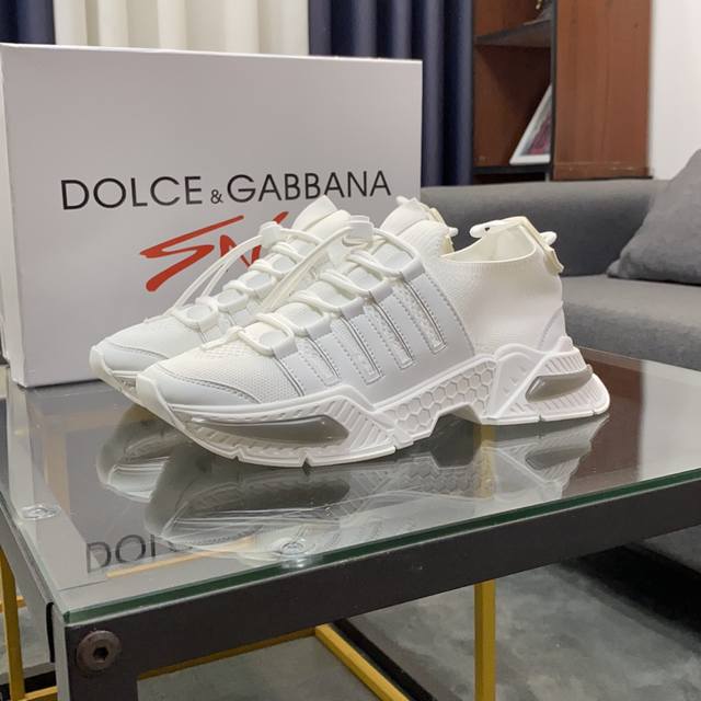 商品商标 Dolce&Gabbana 杜嘉&班纳 正码码数 38-44，45定做 商品材料 鞋面意大利牛皮拼接布料鞋面，羊皮垫网布内里，鞋底：原厂特供原版橡胶组