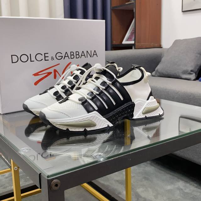 商品商标 Dolce&Gabbana 杜嘉&班纳 正码码数 38-44，45定做 商品材料 鞋面意大利牛皮拼接布料鞋面，羊皮垫网布内里，鞋底：原厂特供原版橡胶组