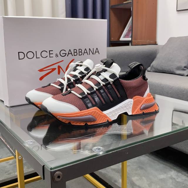 商品商标 Dolce&Gabbana 杜嘉&班纳 正码码数 38-44，45定做 商品材料 鞋面意大利牛皮拼接布料鞋面，羊皮垫网布内里，鞋底：原厂特供原版橡胶组