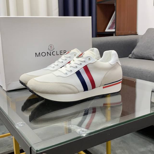 商品商标:Moncler 蒙口 运动鞋 正码码数:38-45 商品材料:鞋面意大利磨砂牛皮拼接网布鞋面，羊皮垫，鞋底：原厂特供原版橡胶大底，独家活动成型底超级舒