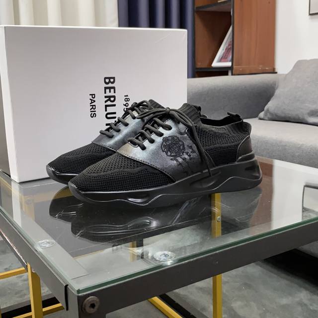 商品商标:Berluti 伯尔鲁帝 运动鞋 正码码数:38-44 商品材料:运动休闲男鞋，牛皮拼接飞织制面羊皮垫脚做工精致、脚感极佳，Tpu橡胶底，炫酷时尚，最