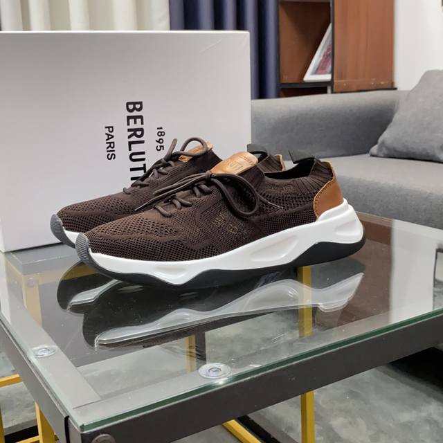 商品商标:Berluti 伯尔鲁帝 运动鞋 正码码数:38-44 商品材料:运动休闲男鞋，牛皮拼接布料制面羊皮垫脚做工精致、脚感极佳，Tpu橡胶底，炫酷时尚，最