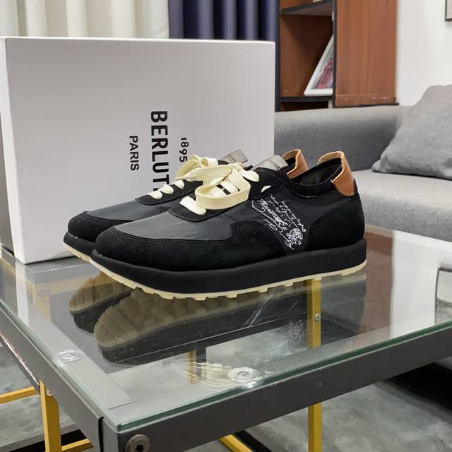 商品商标:Berluti 伯尔鲁帝 运动鞋 正码码数:38-44 商品材料:运动休闲男鞋，牛皮拼接布料制面羊皮垫脚做工精致、脚感极佳，Tpu橡胶底，炫酷时尚，最