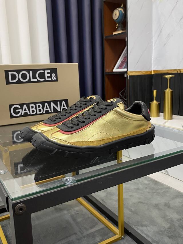 商品商标 Dolce&Gabbana 杜嘉&班纳 正码码数 38-44，45 46定做 商品材料 鞋面意大利牛皮鞋面，羊皮垫脚，鞋底：原厂特供原版橡胶大底，独家