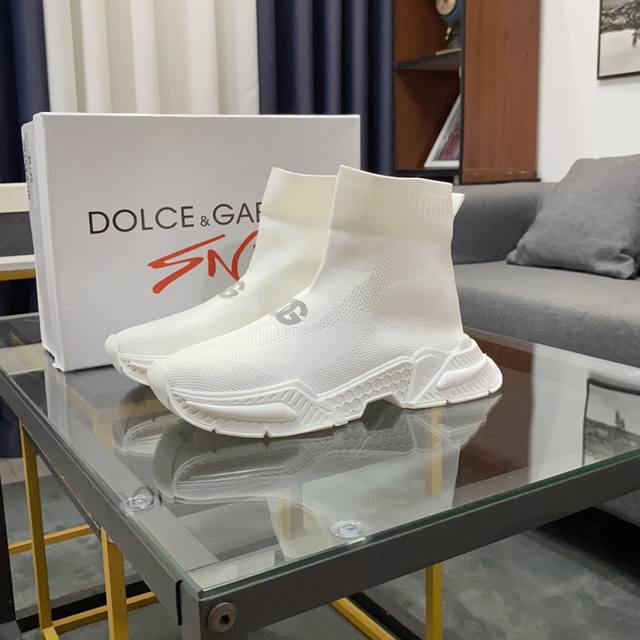 商品商标 Dolce&Gabbana 杜嘉&班纳 正码码数 36-44 45.46定制 商品材料 鞋面意大利飞织鞋面羊皮垫，鞋底：原厂特供原版橡胶大底，独家活动