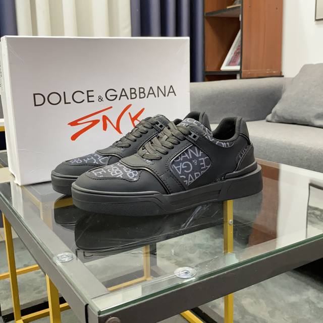 商品商标 Dolce&Gabbana 杜嘉&班纳 正码码数 38-44，45定做 商品材料 鞋面意大利牛皮拼接布料鞋面，羊皮垫网布内里，鞋底：原厂特供原版橡胶组