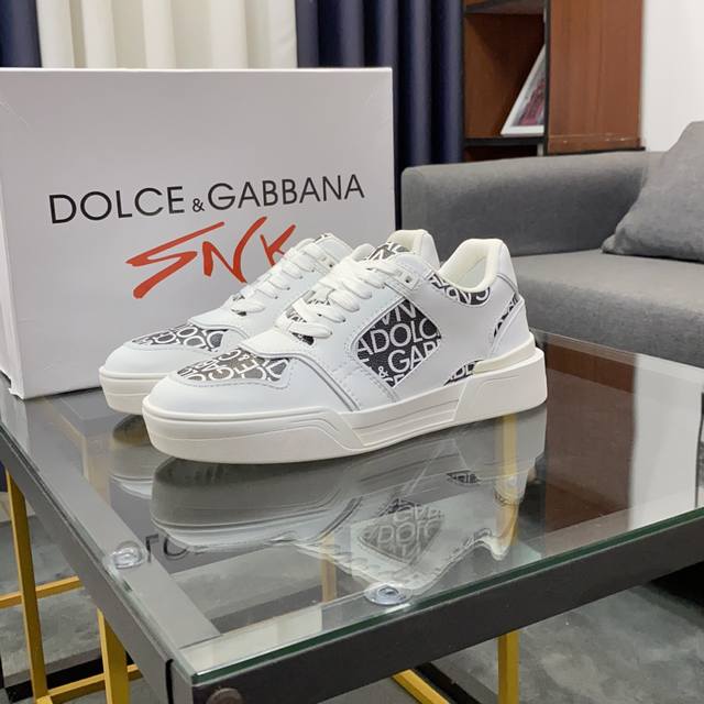 商品商标 Dolce&Gabbana 杜嘉&班纳 正码码数 38-44，45定做 商品材料 鞋面意大利牛皮拼接布料鞋面，羊皮垫网布内里，鞋底：原厂特供原版橡胶组