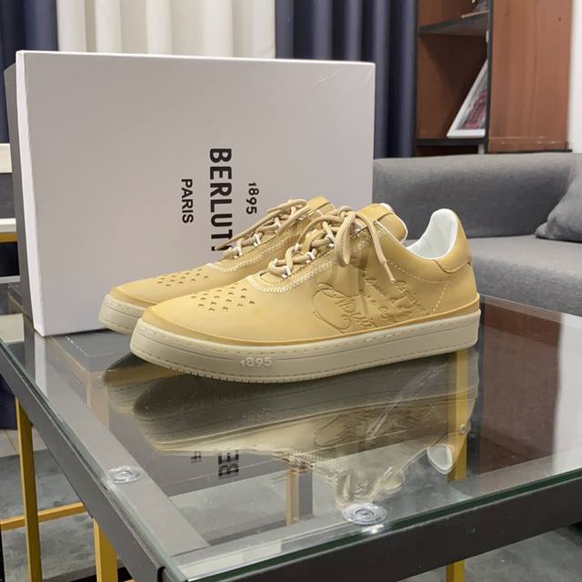 商品商标:Berluti 伯尔鲁帝 正码码数:38-44 商品材料:运动休闲男鞋 磨砂皮制面羊皮垫脚，侧面压纹，做工精致、脚感极佳，橡胶大底，炫酷时尚，最新流行