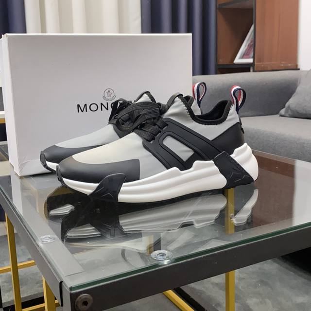 商品商标：Moncler 蒙口 运动鞋 正码码数 38-45 商品材料 鞋面意大利原版进口弹力布，进口羊皮垫，鞋底：原厂特供大底。