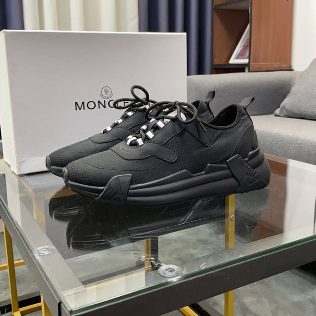 商品商标：Moncler 蒙口 运动鞋 正码码数 38-45 商品材料 鞋面意大利原版进口弹力布，进口羊皮垫，鞋底：原厂特供大底。